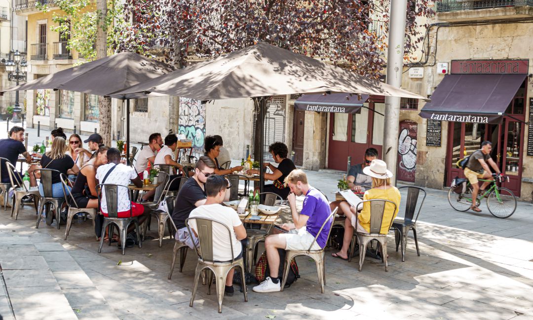 El cierre de bares y restaurantes se aplaza en Cataluña. El cierre de bares y restaurantes se aplaza en Cataluña.