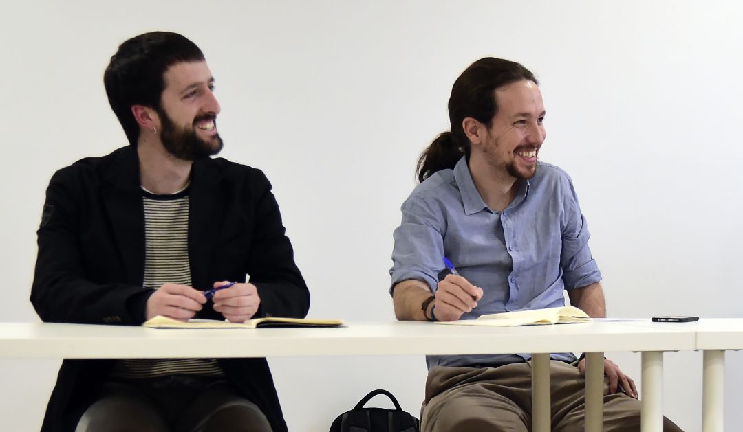Juanma del Olmo y Pablo Iglesias, en marzo de 2016. Juanma del Olmo y Pablo Iglesias, en marzo de 2016.