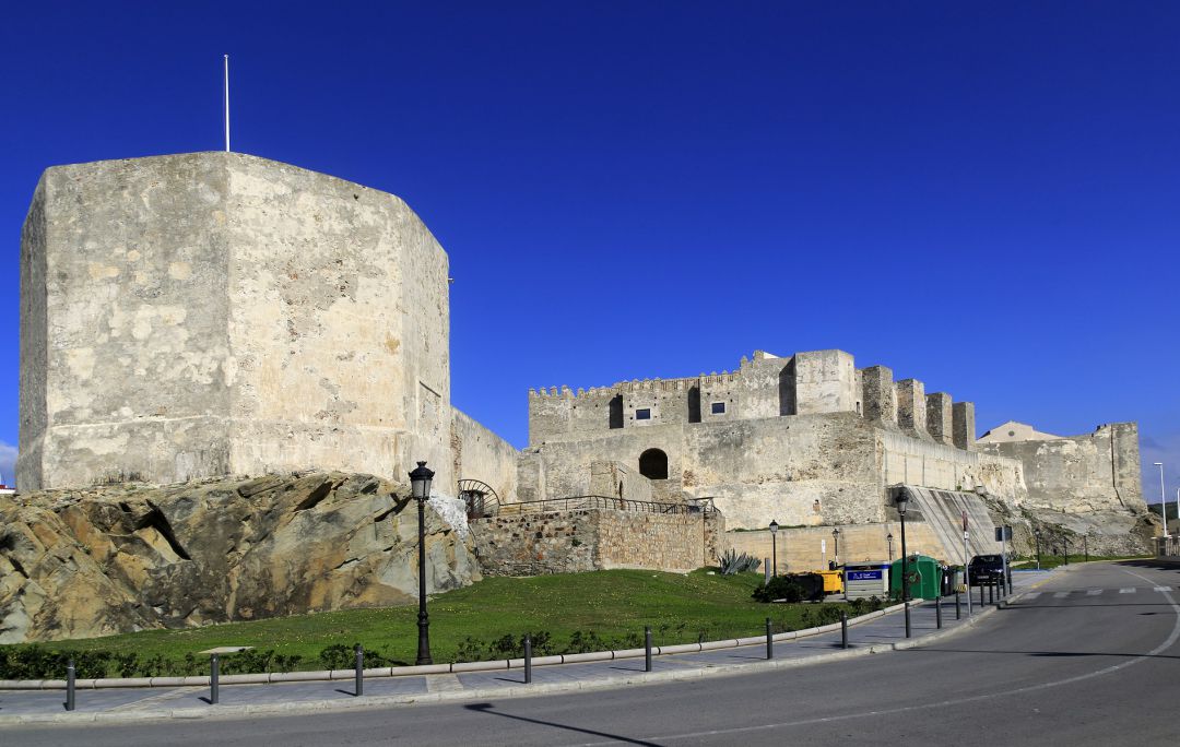El Castillo de Guzmán el Bueno, en Tarifa. El Castillo de Guzmán el Bueno, en Tarifa.