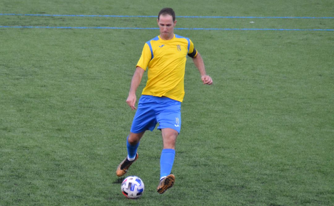 Ferrán Monzó capitán del CD Dénia. Ferrán Monzó capitán del CD Dénia.