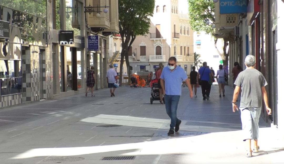 Gente por la calle en Elche Gente por la calle en Elche