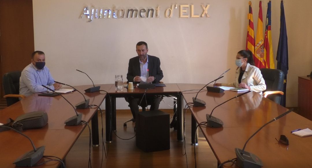 El alcalde de Elche, Carlos González, la concejala de Sanidad, Mariola Galiana y el concejal de Seguridad y Policía Ramón Abad El alcalde de Elche, Carlos González, la concejala de Sanidad, Mariola Galiana y el concejal de Seguridad y Policía Ramón Abad