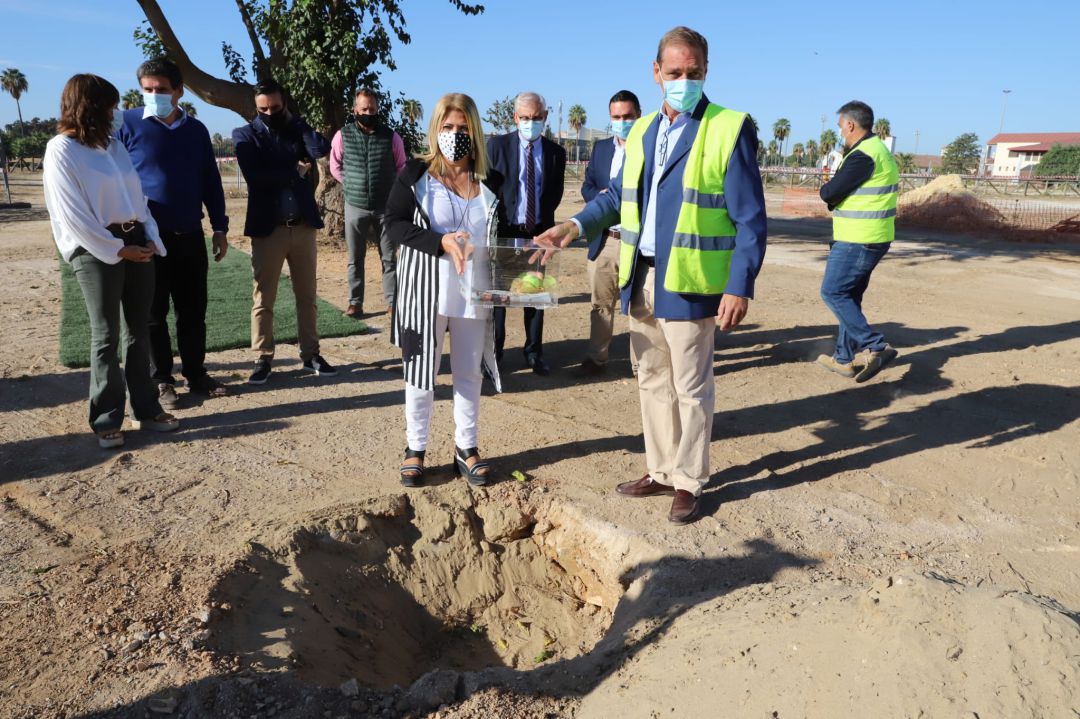 Acto simbólico del inicio de las obras del Complejo Deportivo de Chapín Acto simbólico del inicio de las obras del Complejo Deportivo de Chapín
