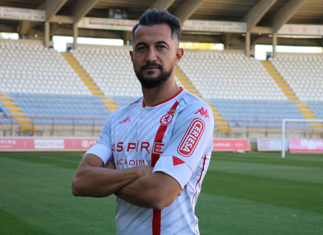 Rodas presentó la nueva camiseta de la Cultural Rodas presentó la nueva camiseta de la Cultural