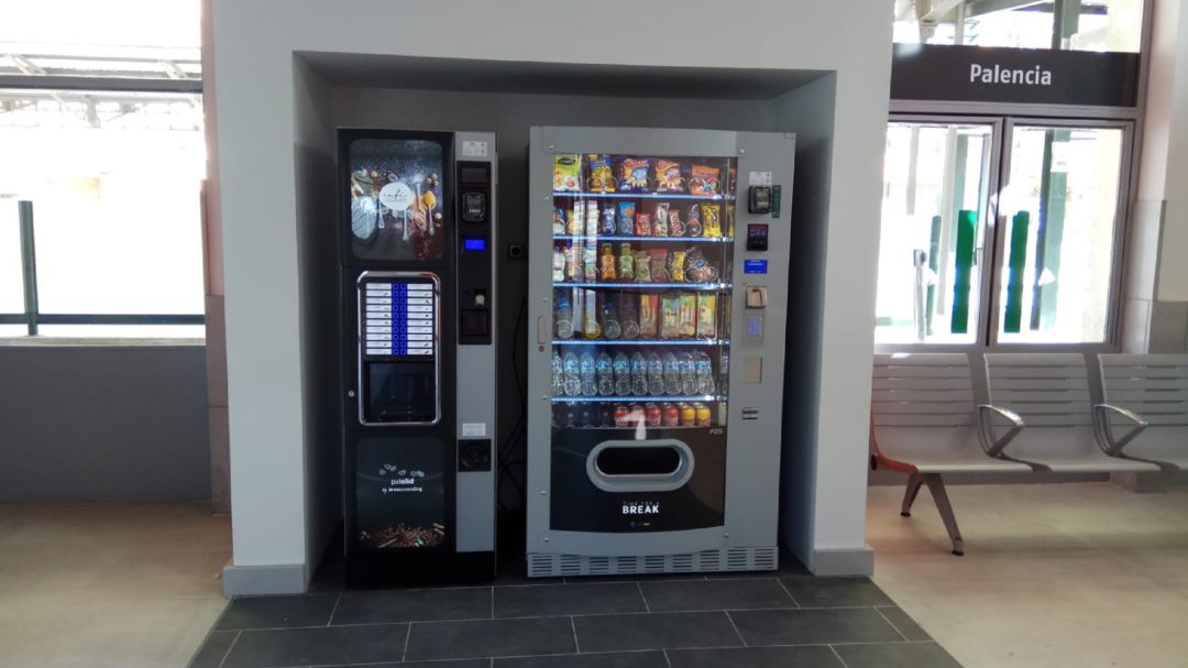 Máquina de vending instalada este jueves en la estación de ferrocarril de Palencia Máquina de vending instalada este jueves en la estación de ferrocarril de Palencia
