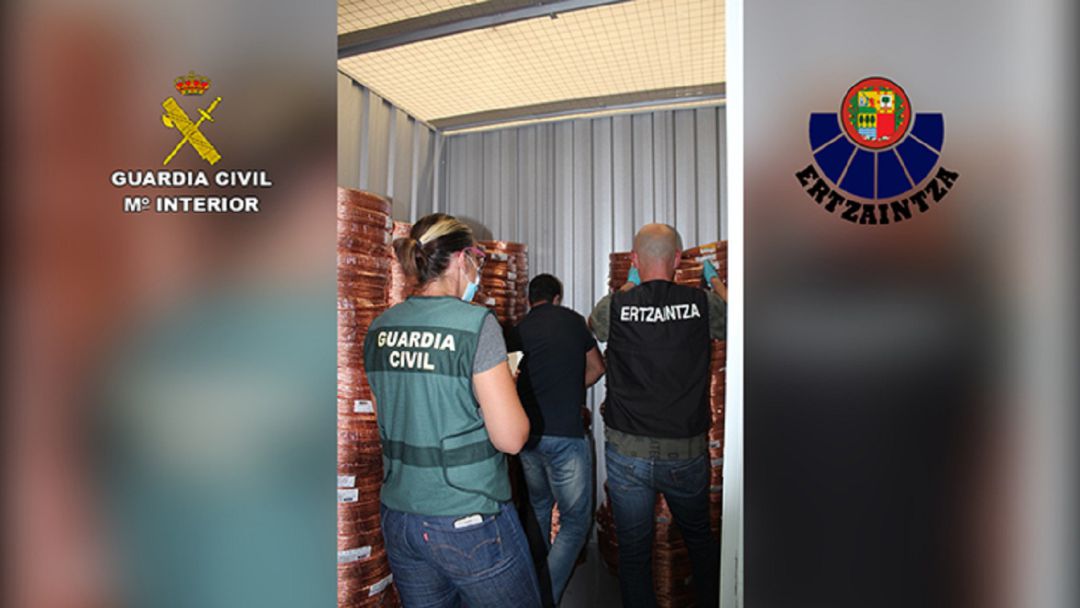 Desarticulado un grupo criminal dedicado al robo de mercancía en camiones estacionados en áreas de servicio y aparcamientos Desarticulado un grupo criminal dedicado al robo de mercancía en camiones estacionados en áreas de servicio y aparcamientos