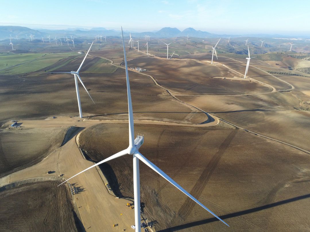 Imagen de archivo de un campo de aerogeneradores de energía eólica. Imagen de archivo de un campo de aerogeneradores de energía eólica.