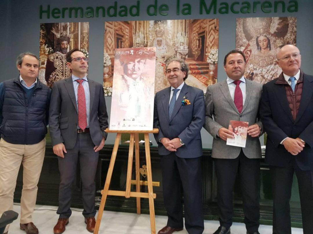 Imagen de archivo del acto de presentación del Año Joselito. De izquierda a derecha, Álvaro Rodríguez del Moral y Juan Carlos Gil, miembros de la comisión del Año Joselito; el hermano mayor de La Macarena, José Antonio Fernández Cabrero; Ricardo Sánchez, delegado del Gobierno de la Junta de Andalucía en Sevilla; e Ignacio Sánchez Mejías, también miembro de la comisión del Año Joselito Imagen de archivo del acto de presentación del Año Joselito. De izquierda a derecha, Álvaro Rodríguez del Moral y Juan Carlos Gil, miembros de la comisión del Año Joselito; el hermano mayor de La Macarena, José Antonio Fernández Cabrero; Ricardo Sánchez, delegado del Gobierno de la Junta de Andalucía en Sevilla; e Ignacio Sánchez Mejías, también miembro de la comisión del Año Joselito