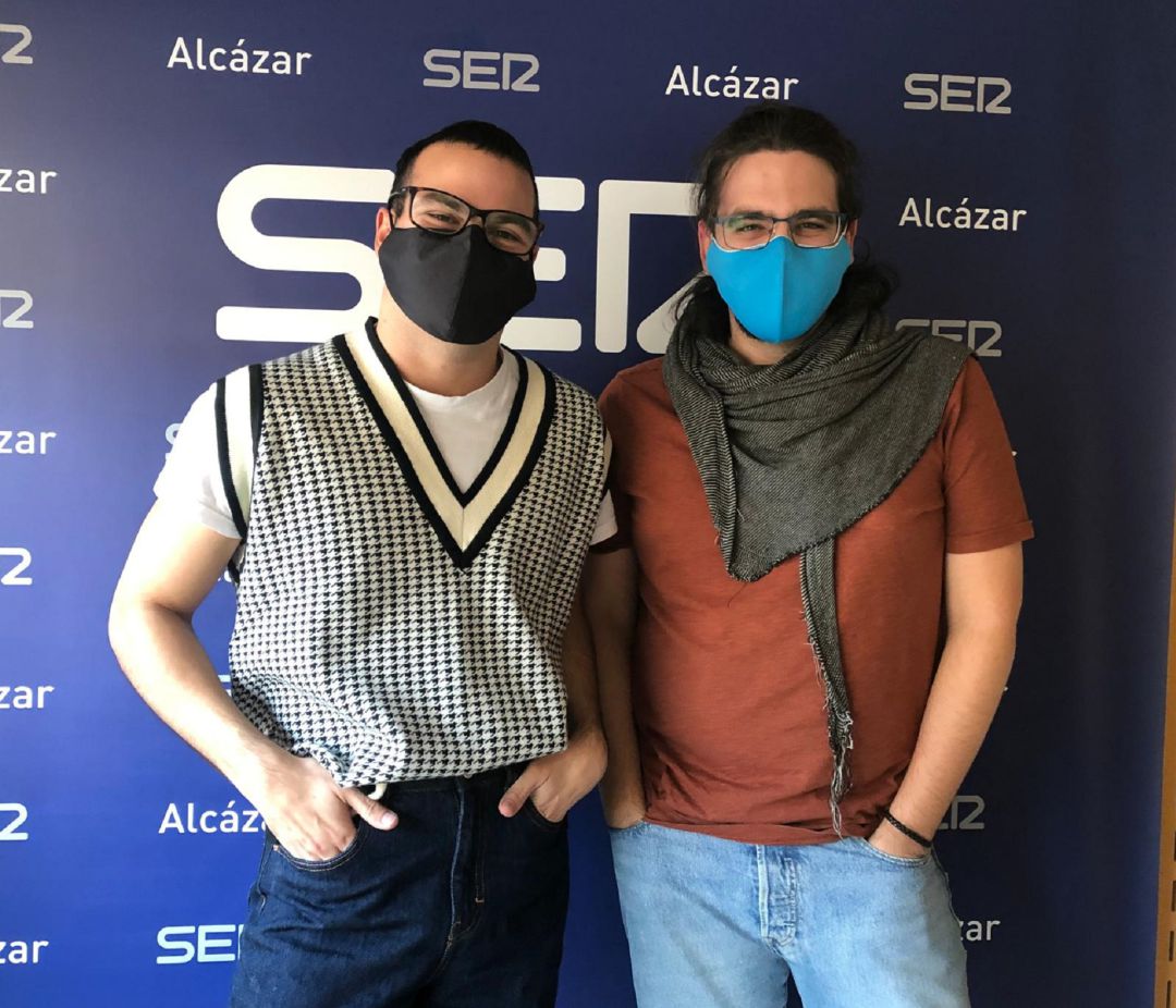 Sergio Camuñas y Mario Garzía, colaboradores de "Al otro lado del sofá" Sergio Camuñas y Mario Garzía, colaboradores de "Al otro lado del sofá"