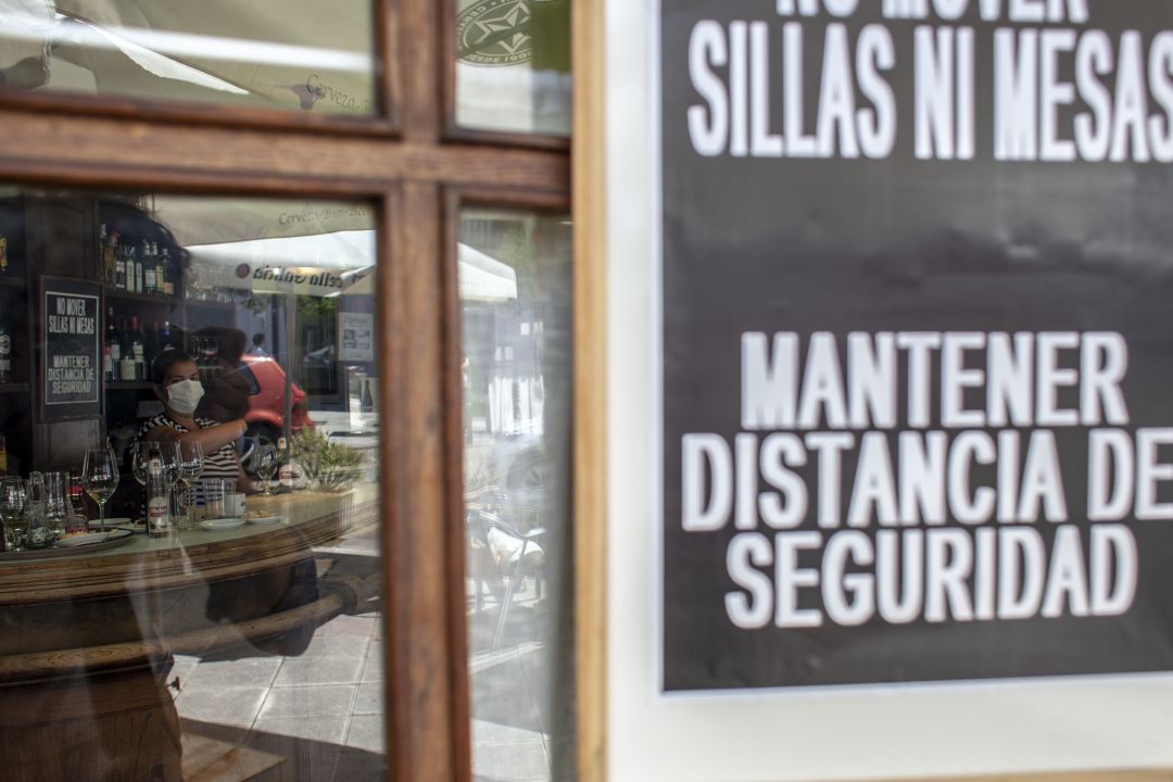 Un bar en Asturias comn indicaciones a la entrada. Un bar en Asturias comn indicaciones a la entrada.