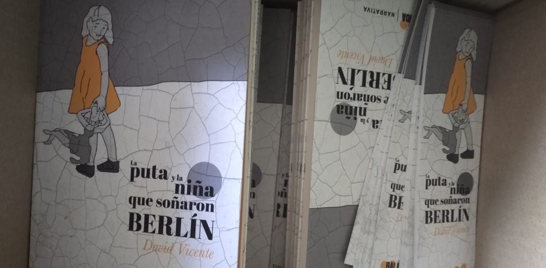 "La puta y la niña que soñaron Berlín", nuevo libro del escritor complutense. "La puta y la niña que soñaron Berlín", nuevo libro del escritor complutense.