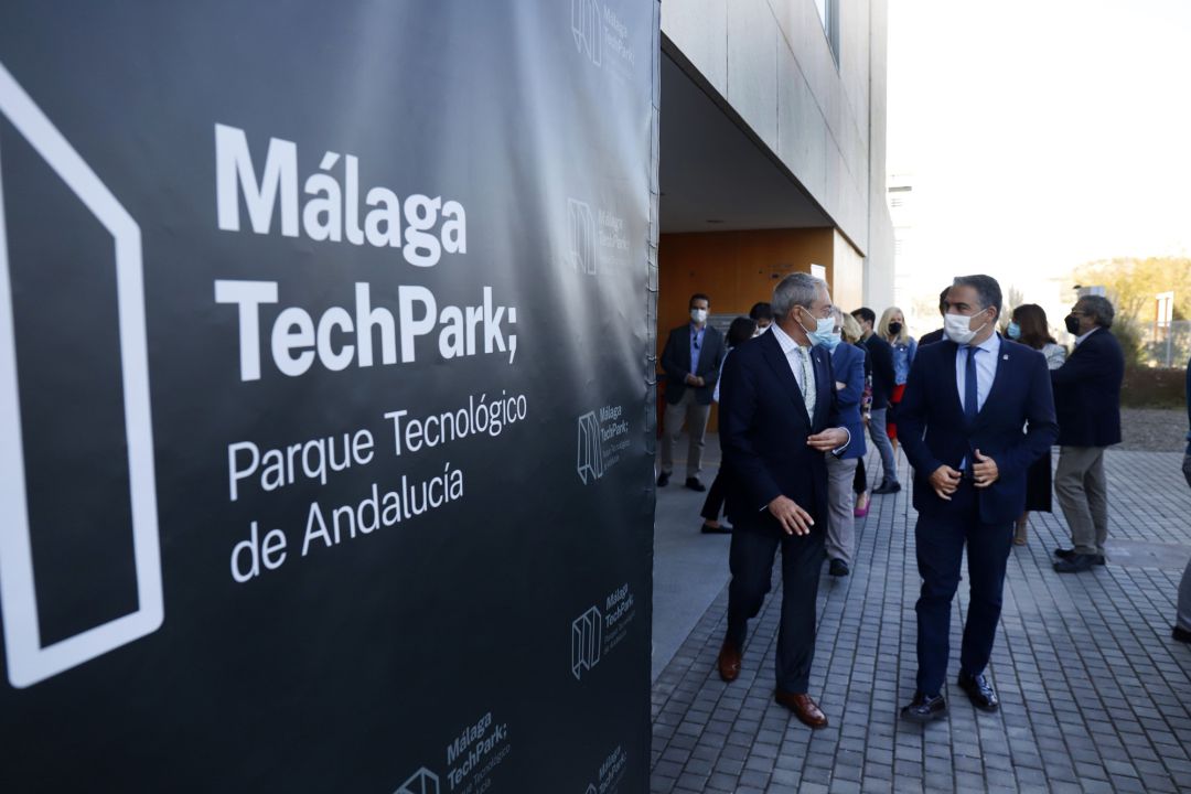 El consejero de la Presidencia, Administración Pública e Interior, Elías Bendodo y el consejero de Transformación Económica, Industria, Conocimiento y Universidades, Rogelio Velasco El consejero de la Presidencia, Administración Pública e Interior, Elías Bendodo y el consejero de Transformación Económica, Industria, Conocimiento y Universidades, Rogelio Velasco