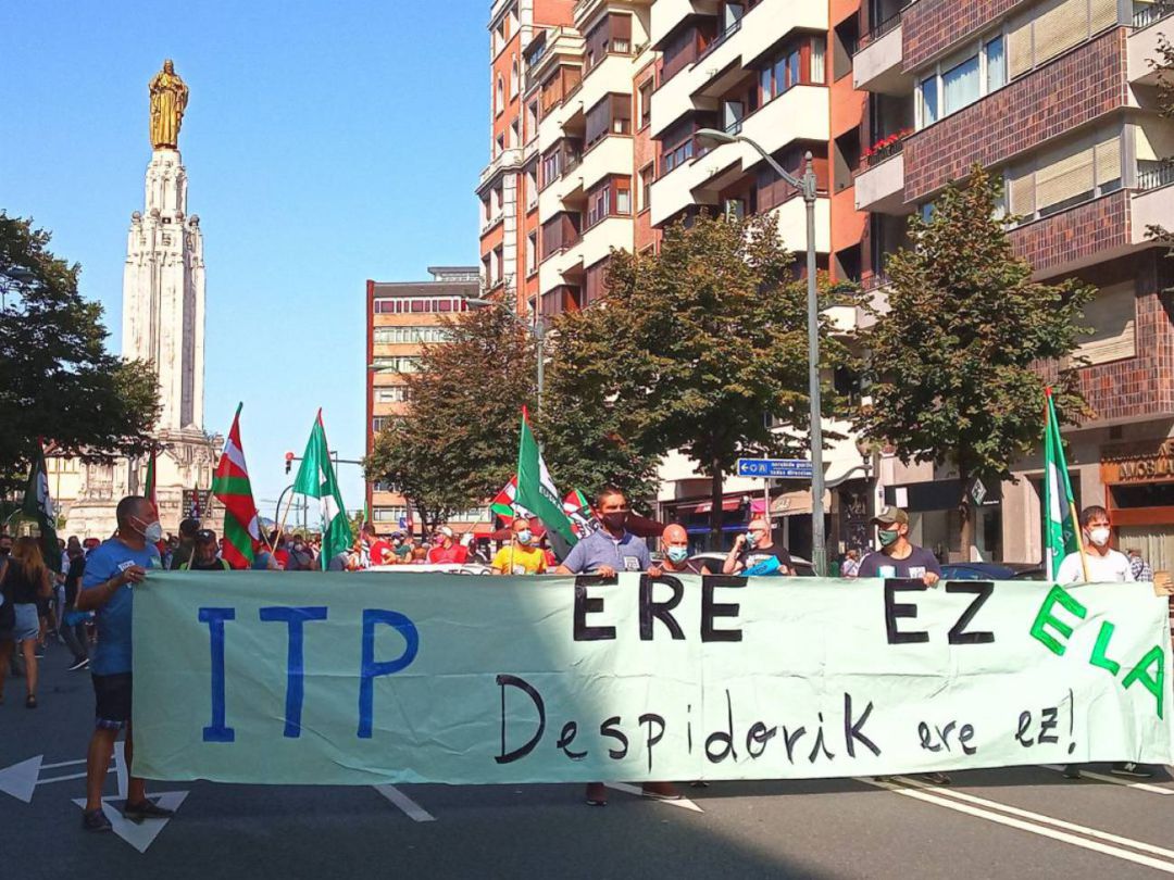 Las prejubilaciones serán obligatorias para los mayores de 58 años, con un complemento del 85 por ciento para los salarios inferiores a los 50.000 euros brutos, y del 75 por ciento para los que superen esa cifra. Las prejubilaciones serán obligatorias para los mayores de 58 años, con un complemento del 85 por ciento para los salarios inferiores a los 50.000 euros brutos, y del 75 por ciento para los que superen esa cifra.