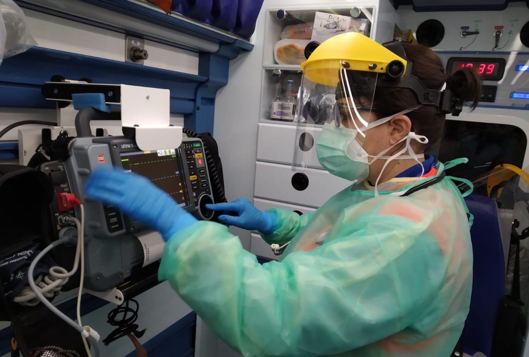 Equipo médico en una UVI Equipo médico en una UVI