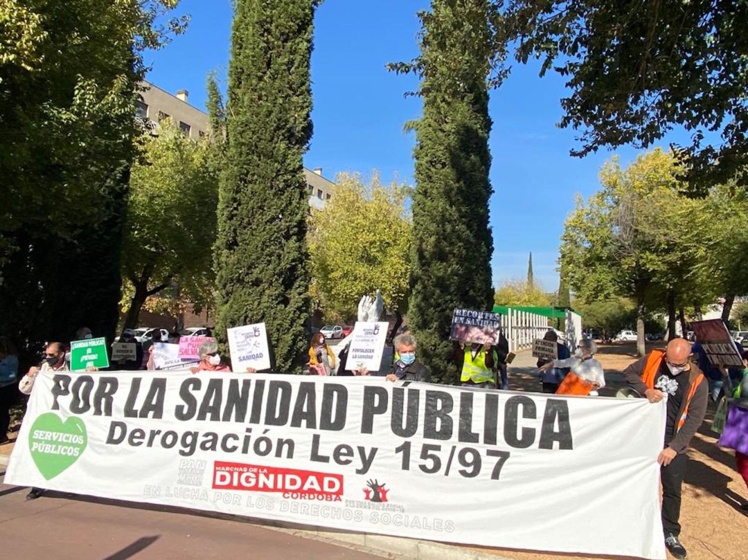 Concentración de las 'Marchas de la Dignidad' frente al Hospital Provincial de Córdoba Concentración de las 'Marchas de la Dignidad' frente al Hospital Provincial de Córdoba
