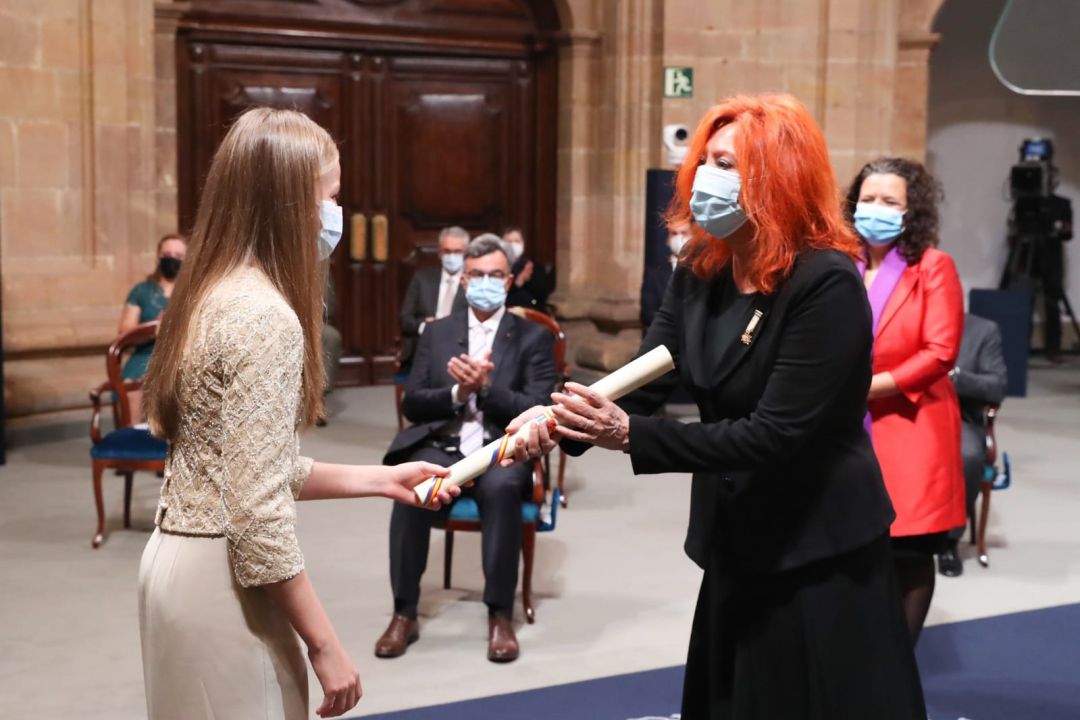 Sheila Cremschi recibe el Premio de manos dela Princesa de Asturias Sheila Cremschi recibe el Premio de manos dela Princesa de Asturias