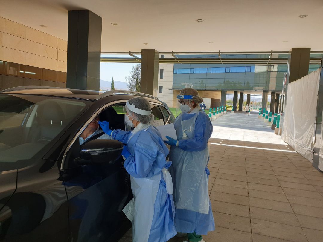Activan un 'autocovid' para hacer PCR a pacientes de cirugía, pruebas diagnósticas o tratamientos en Granada Activan un 'autocovid' para hacer PCR a pacientes de cirugía, pruebas diagnósticas o tratamientos en Granada