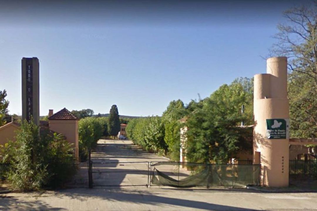 Entrada a las instalaciones del campamento Montelarreina Entrada a las instalaciones del campamento Montelarreina