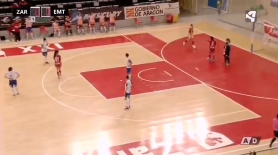 Imagen del primer gol del partido entre el Sala Zaragoza y Fútbol Emotion Zaragoza. Imagen del primer gol del partido entre el Sala Zaragoza y Fútbol Emotion Zaragoza.