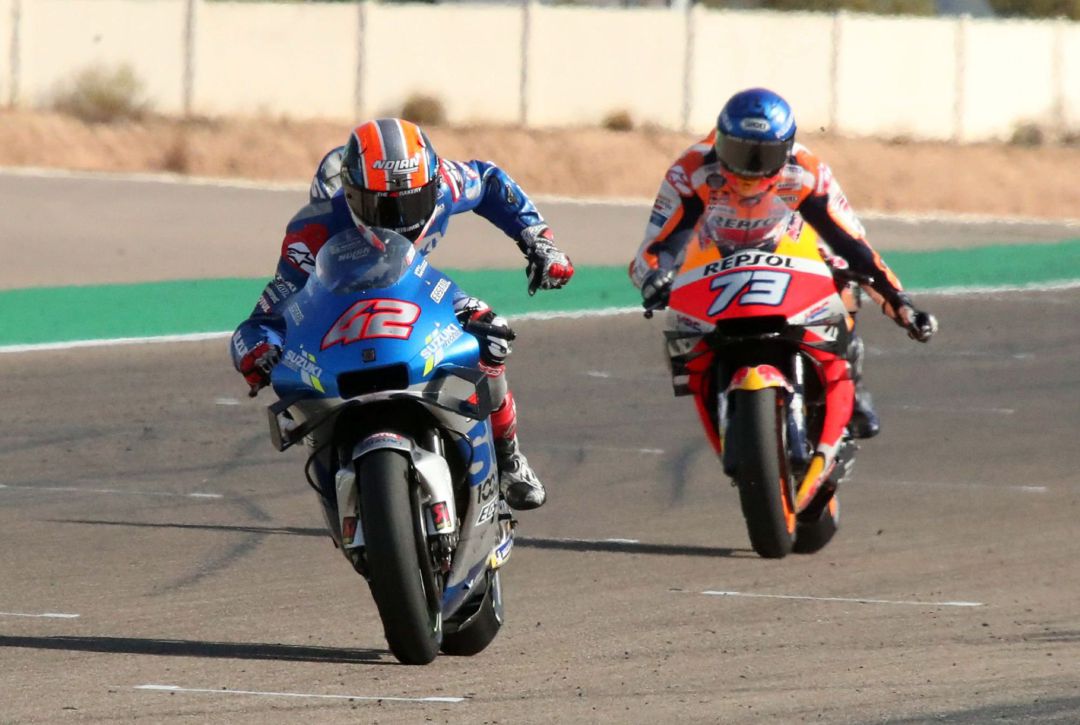 Alex Rins entra primer lugar seguido por Alex Márquez Alex Rins entra primer lugar seguido por Alex Márquez