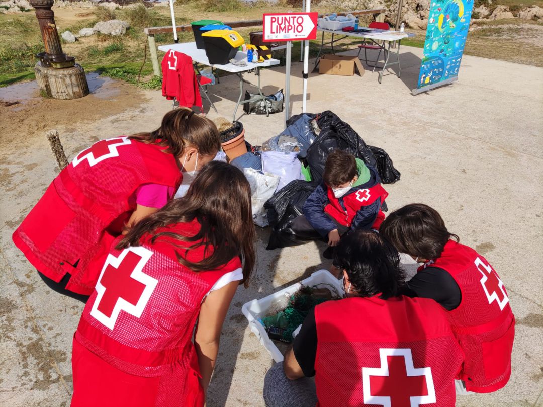 Voluntarios de Cruz Roja Cantabria Voluntarios de Cruz Roja Cantabria