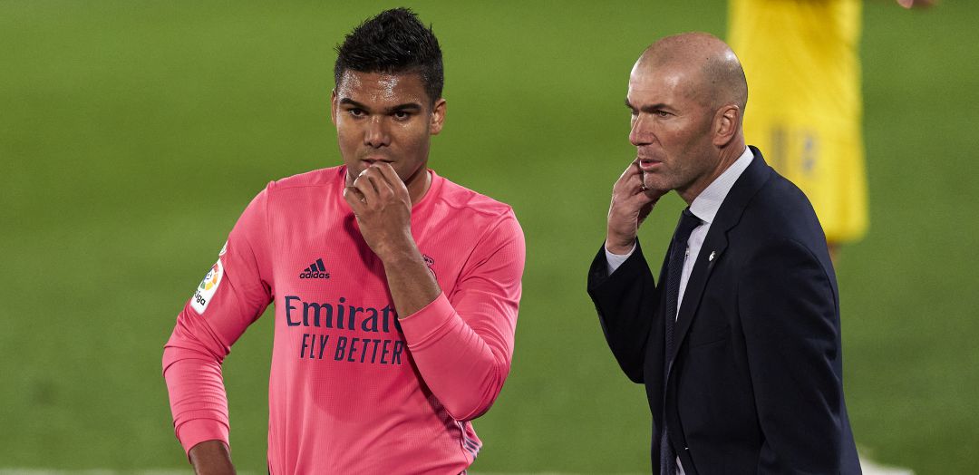 Casemiro y Zidane, durante el partido ante el Cádiz Casemiro y Zidane, durante el partido ante el Cádiz