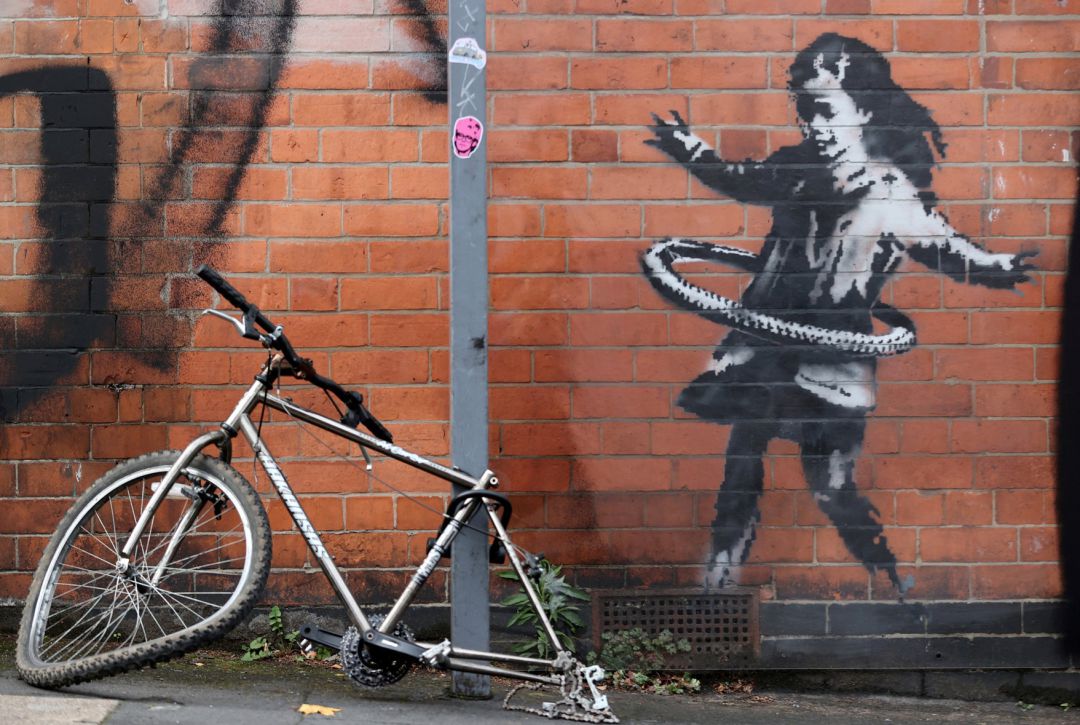 La nueva obra de Banksy se encuentra en un muro de Rothesay Avenue, Nottingham, Inglaterra. La nueva obra de Banksy se encuentra en un muro de Rothesay Avenue, Nottingham, Inglaterra.
