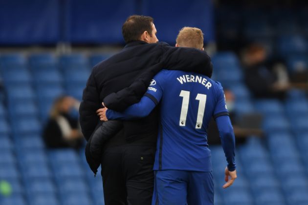 Frank Lampard abraza a Timo Werner Frank Lampard abraza a Timo Werner