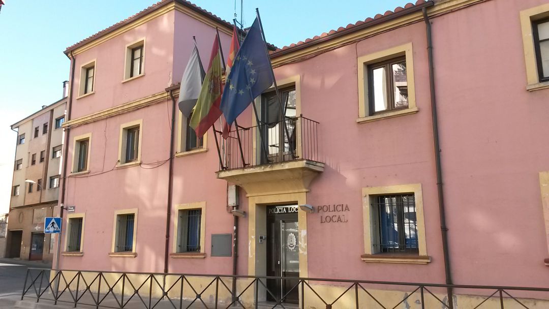 La Policía Local recibió el fin de semana cinco llamadas alertando de posibles incumplimientos de la normativa en reuniones privadas La Policía Local recibió el fin de semana cinco llamadas alertando de posibles incumplimientos de la normativa en reuniones privadas