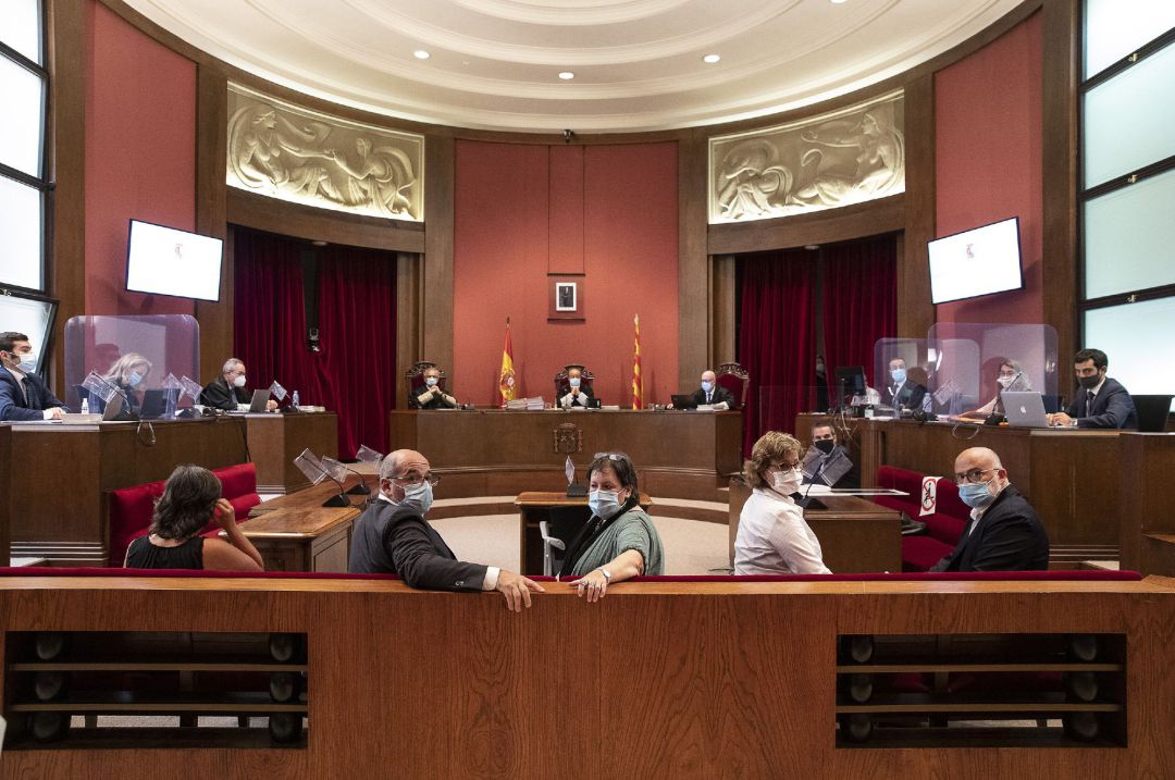 Juicio en el Tribunal Superior de Justicia de Catalunya (TSJC) a los exmiembros de la Mesa del Parlament Anna Simó (ERC), Ramona Barrufet, Lluís Corominas y Lluís Guinó (JxSí), y la exdiputada de la CUP Mireia Boya, en Barcelona el 21 de julio de 2020. Juicio en el Tribunal Superior de Justicia de Catalunya (TSJC) a los exmiembros de la Mesa del Parlament Anna Simó (ERC), Ramona Barrufet, Lluís Corominas y Lluís Guinó (JxSí), y la exdiputada de la CUP Mireia Boya, en Barcelona el 21 de julio de 2020.