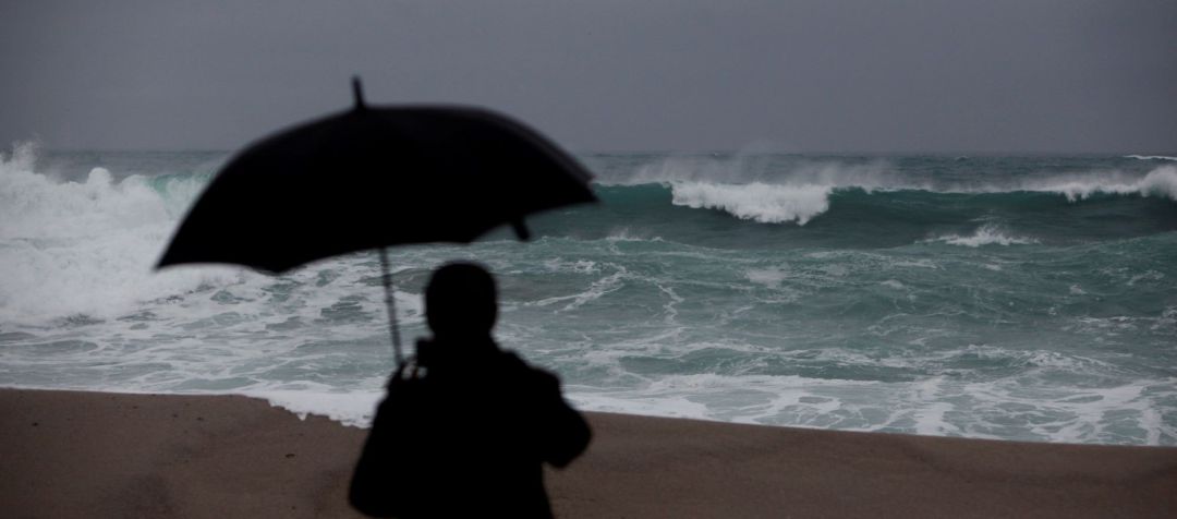 Lluvia en una playa en Galicia Lluvia en una playa en Galicia