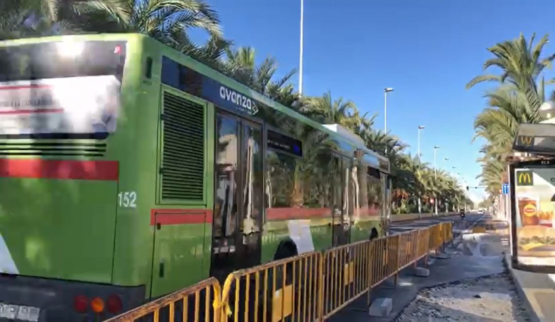 Obras de carril bus en la Avenida de la Universidad Obras de carril bus en la Avenida de la Universidad