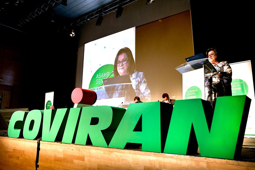 La presidenta de Covirán, Patro Contreras, se dirige a los socios en la asamblea de la cooperativa celebrada el domingo 18 de octubre en Granada La presidenta de Covirán, Patro Contreras, se dirige a los socios en la asamblea de la cooperativa celebrada el domingo 18 de octubre en Granada