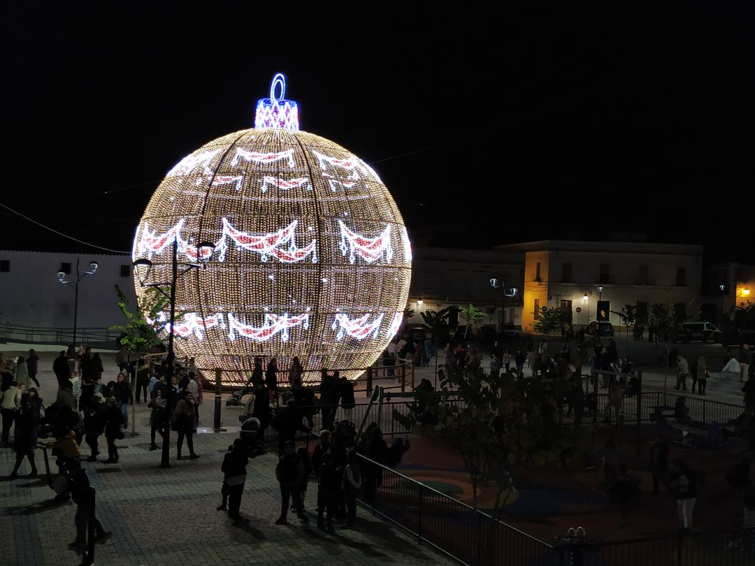 La bola gigante en plaza Belén durante la pasada Navidad La bola gigante en plaza Belén durante la pasada Navidad