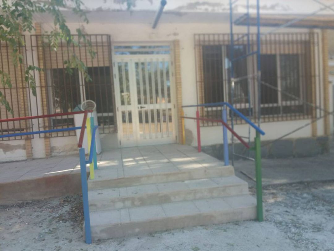 Acceso al comedor del colegio Dr. Fleming, cuand el Ayuntamiento de Jódar ultimaba su acondicionamiento Acceso al comedor del colegio Dr. Fleming, cuand el Ayuntamiento de Jódar ultimaba su acondicionamiento