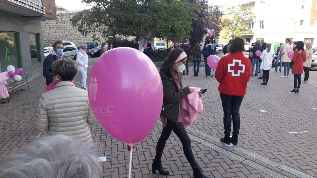 Manifiesto de la AECC en el Día del Cáncer de Mama ante su nueva sede. Manifiesto de la AECC en el Día del Cáncer de Mama ante su nueva sede.