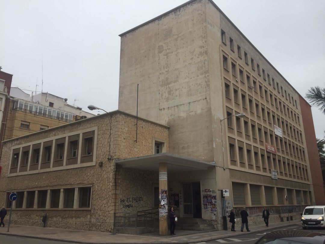Edificio de Cardenal Gil de Albornoz, donde todavía están UGT y CCOO Edificio de Cardenal Gil de Albornoz, donde todavía están UGT y CCOO