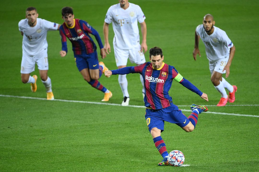 Messi hace el 1-0 desde los once metros Messi hace el 1-0 desde los once metros