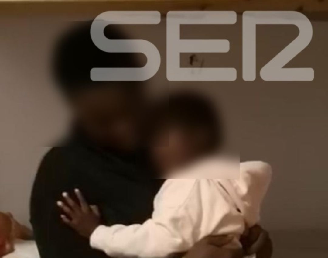 Momento del encuentro entre Awa y su madre tras más de 3 días separadas Momento del encuentro entre Awa y su madre tras más de 3 días separadas