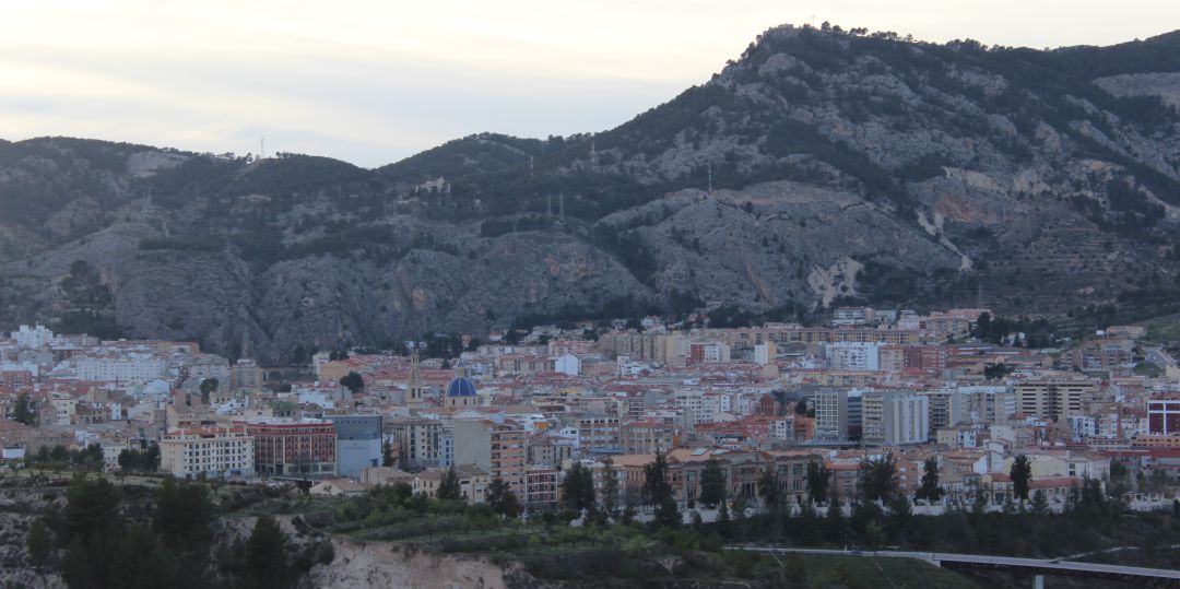 Alcoy registra 32 nuevos positivos en cuatro días, es la cifra más elevada en el útlimo balance del área de salud que ha dado a conocer Sanidad. Alcoy registra 32 nuevos positivos en cuatro días, es la cifra más elevada en el útlimo balance del área de salud que ha dado a conocer Sanidad.