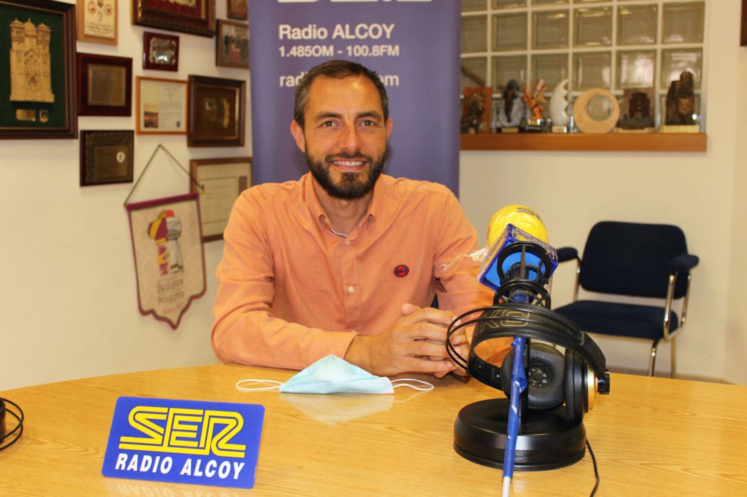 El alcalde de Banyeres de Mariola, Josep Sempere, en los estudios de Radio Alcoy El alcalde de Banyeres de Mariola, Josep Sempere, en los estudios de Radio Alcoy