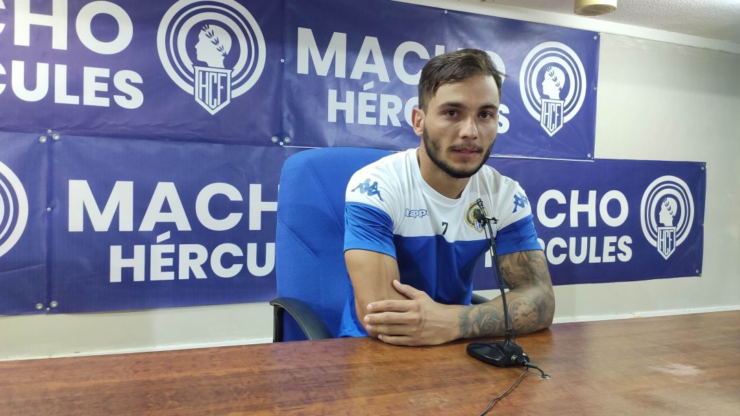 Borja Martínez, en la sala de prensa del Rico Pérez Borja Martínez, en la sala de prensa del Rico Pérez