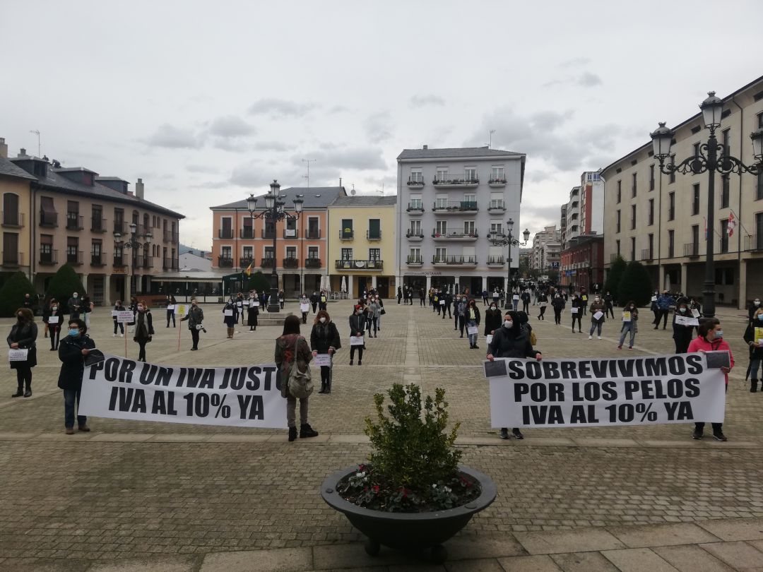 Protesta de peluquerías y salones de belleza en Ponferrada Protesta de peluquerías y salones de belleza en Ponferrada