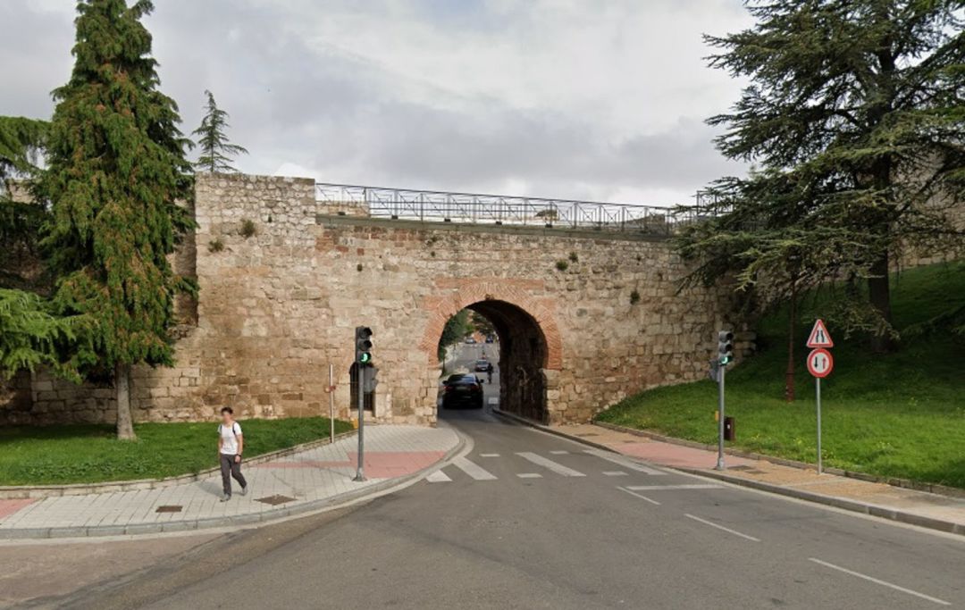 Este miércoles los vehículos dejarán de circular bajo el arco de San Martín Este miércoles los vehículos dejarán de circular bajo el arco de San Martín