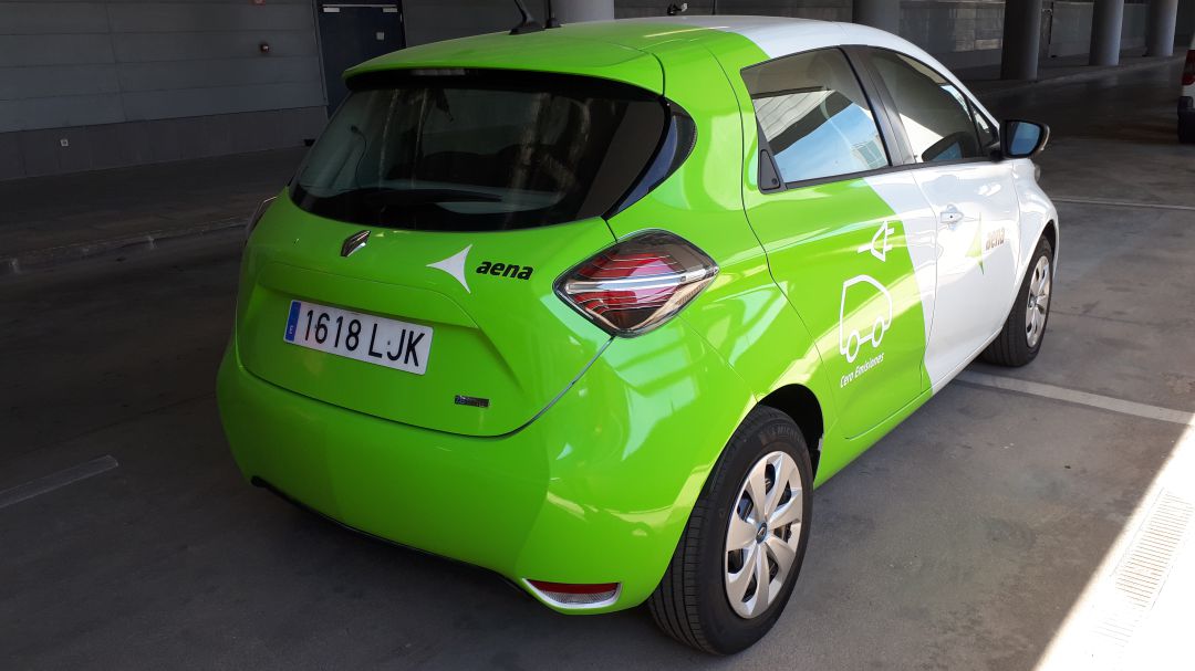 Primer coche eléctrico de la flota de eléctricos del Aeropuerto Alicante-Elche Primer coche eléctrico de la flota de eléctricos del Aeropuerto Alicante-Elche