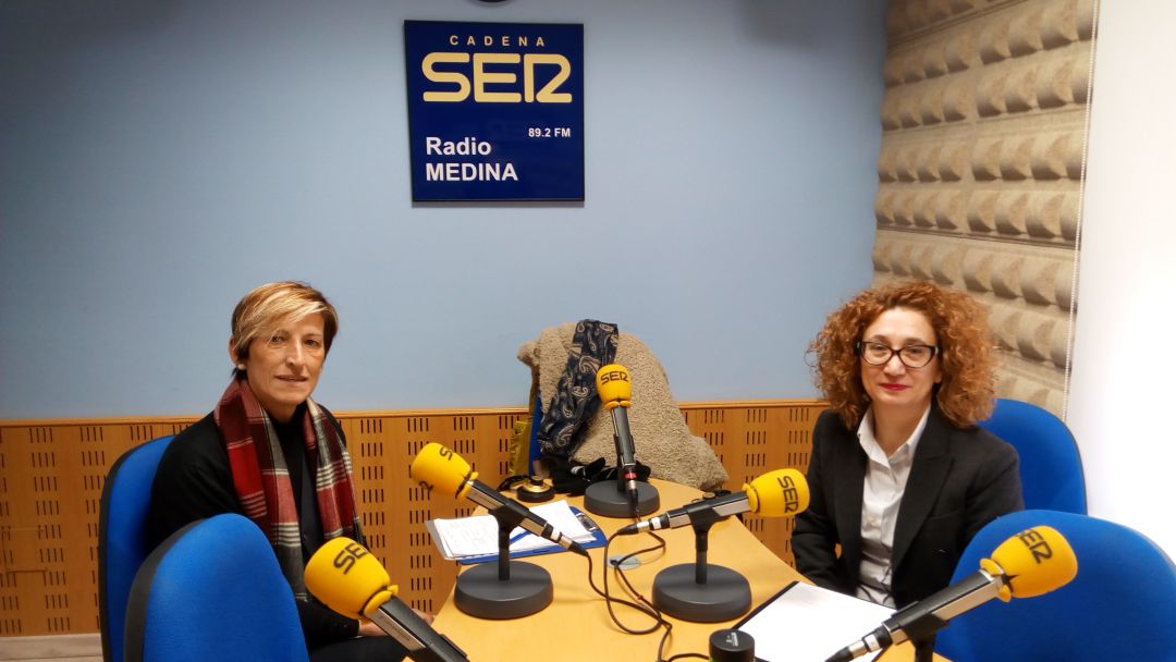 Integrantes de la Asociación de Esclerosis Múltiple hablando en una entrevista de sus objetivos Integrantes de la Asociación de Esclerosis Múltiple hablando en una entrevista de sus objetivos