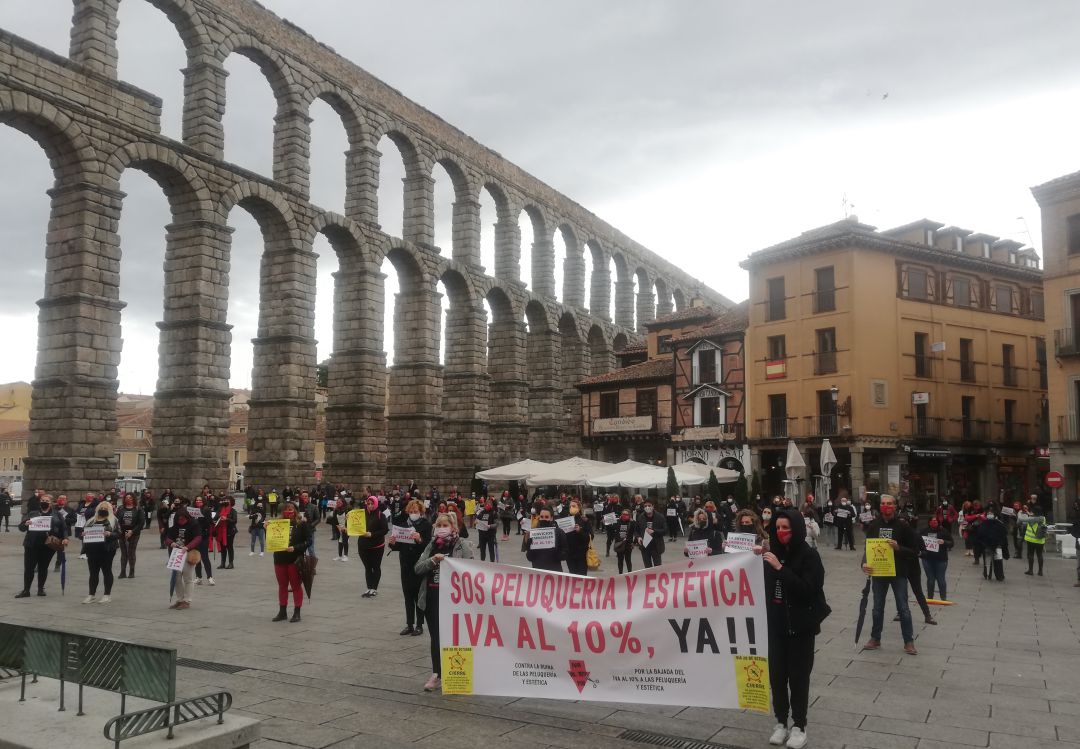 Concentración del sector de las pelquerías y centros de estética para pedir la reducción del IVA Concentración del sector de las pelquerías y centros de estética para pedir la reducción del IVA