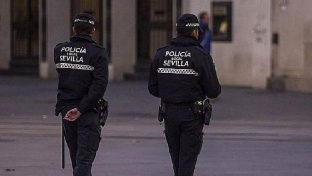 Dos policías locales en Sevilla Dos policías locales en Sevilla