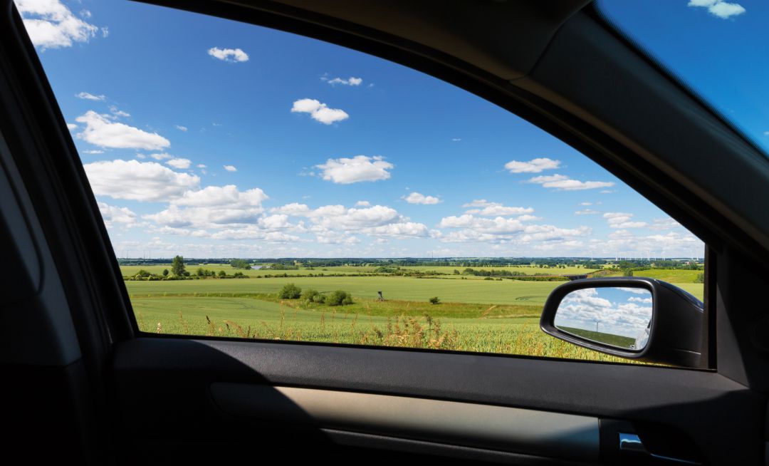 Procura que tan solo se vea la maneta del coche. Procura que tan solo se vea la maneta del coche.