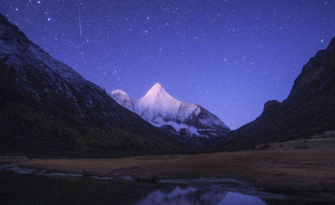Hoy es un buen día para mirar al cielo por la noche. Hoy es un buen día para mirar al cielo por la noche.